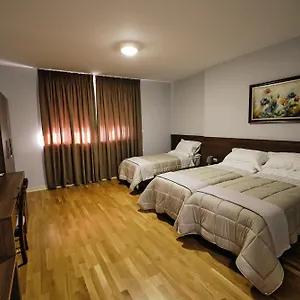 In Center 3* تيرانا